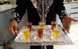 قهوجي للمناسبات جليب الشيوخ لتقديم القهوة العربية في الأعراس والاستقبالات